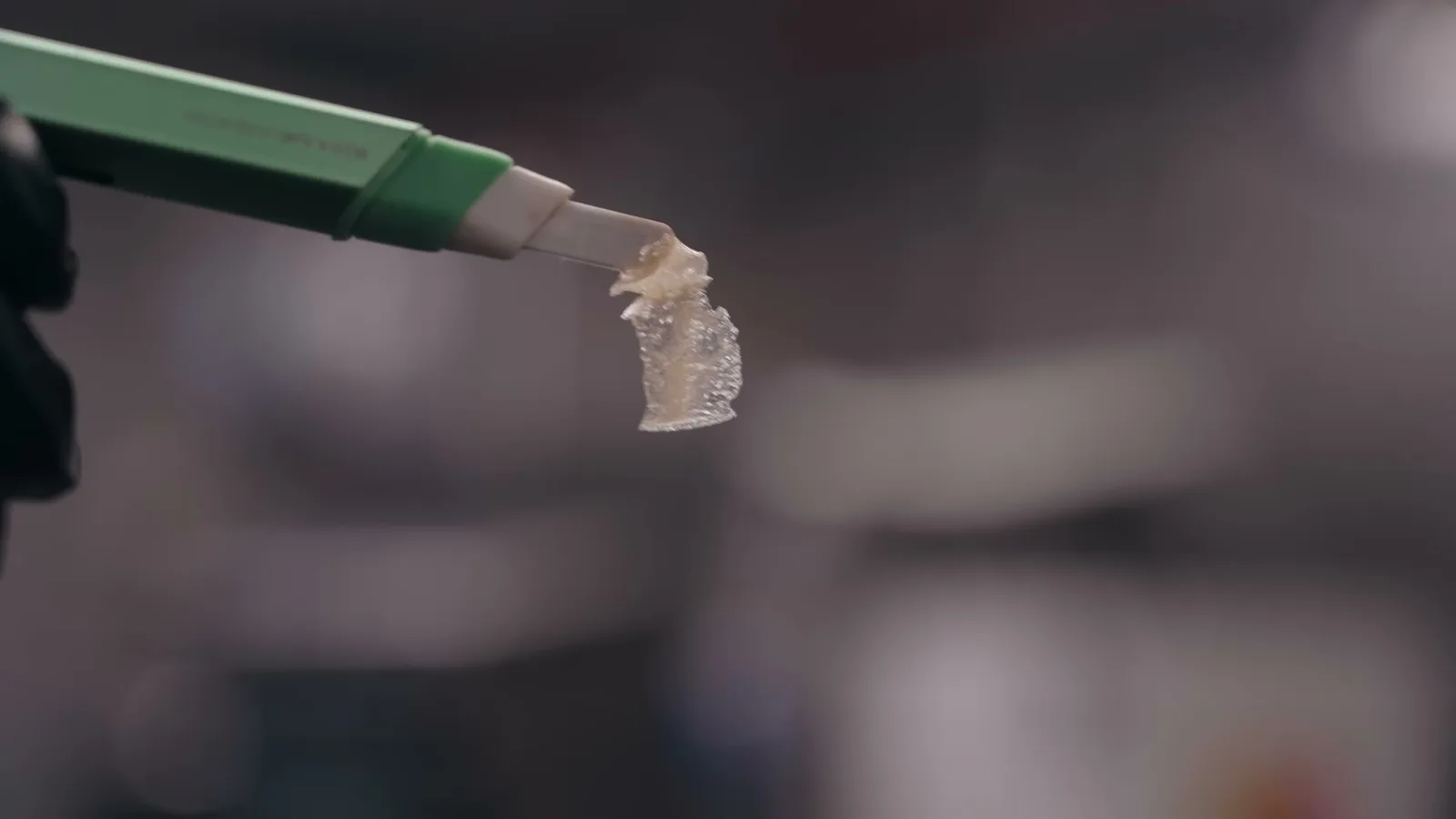 Melt flag greasing out on the dab tool during the banger test.