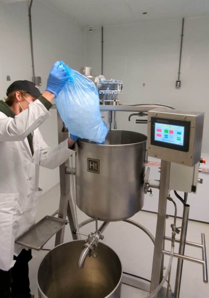 adding ice to a hashtek 25t bubble hash agitator