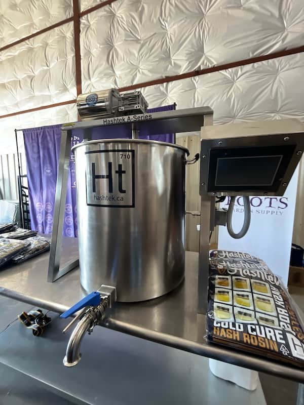 hashtek solventless extraction equipment at the smoking jacket 2023 hash rosin event
