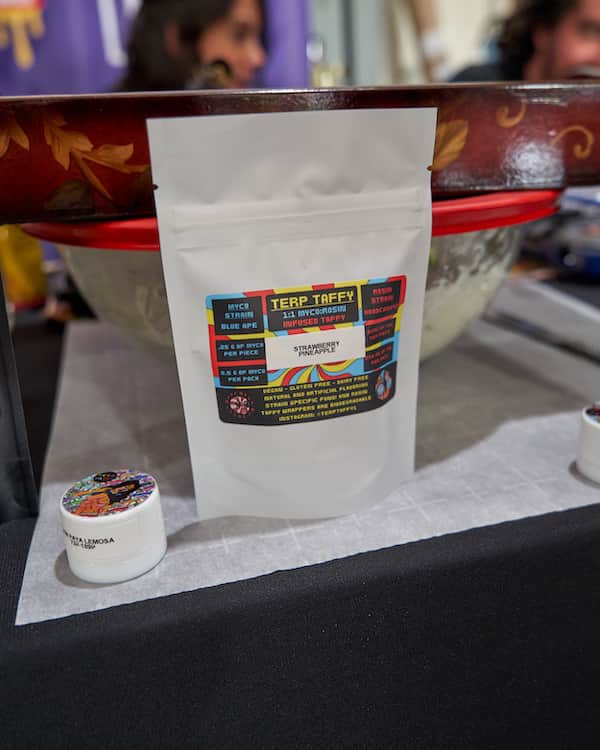 hashtek solventless extraction equipment at the smoking jacket 2023 hash rosin event