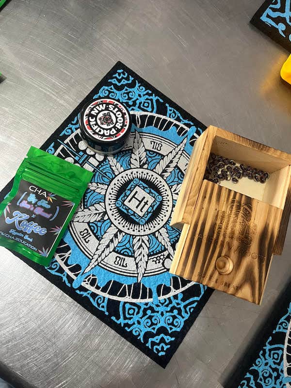 hashtek solventless extraction equipment at the smoking jacket 2023 hash rosin event
