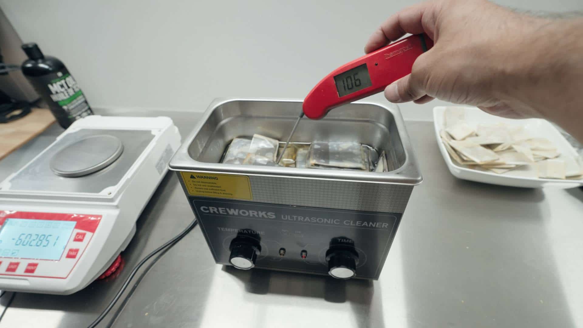 Exploring MCT Oil Infusion: Ultrasonic Extraction Meets Long-Term Steeping